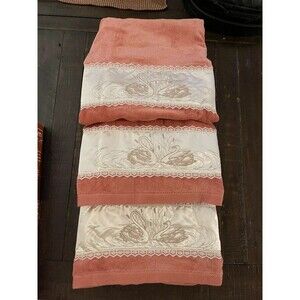 3 Vintage Swan Bath Towels